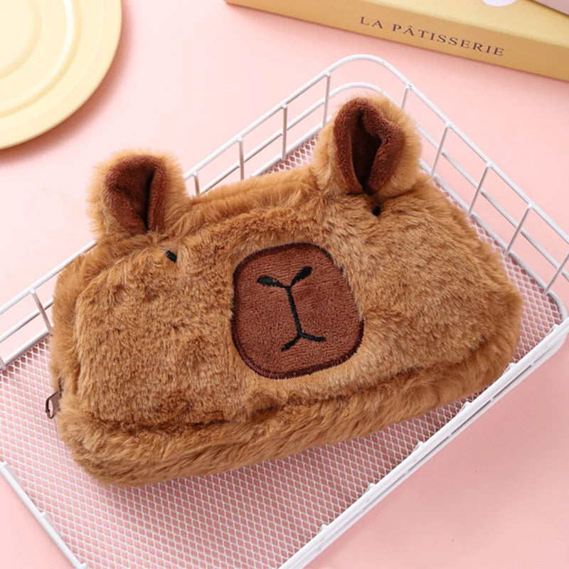 Estojo de Pelúcia em Formato de Capivara – Bolsa Kawaii Multifuncional com Grande Capacidade