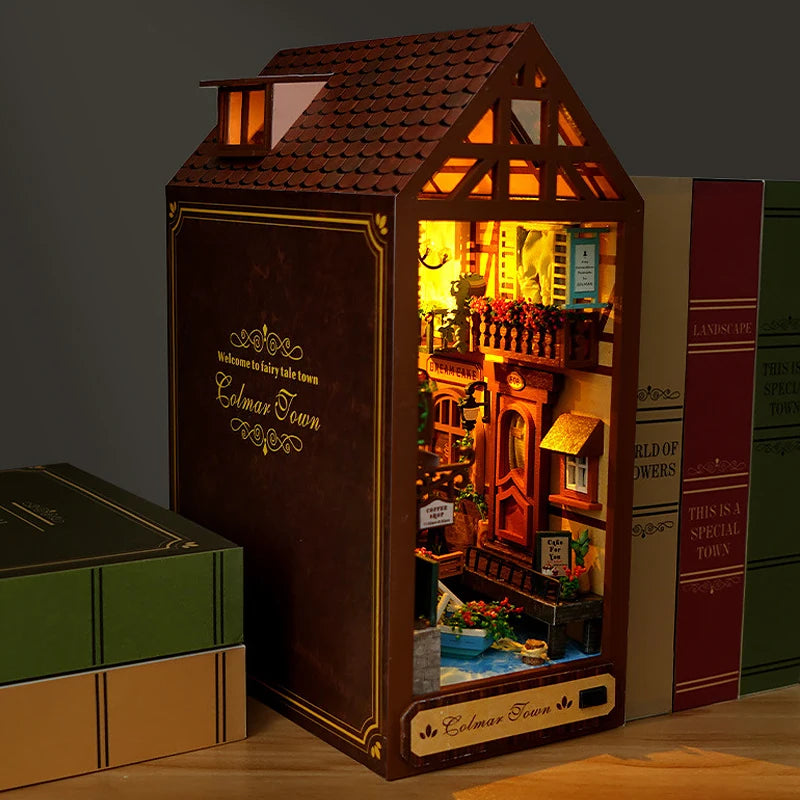 Casa de bonecas em miniatura com luz LED, Modelo 3D, Miniatura decorativa de madeira para estantes, Presente de aniversário
