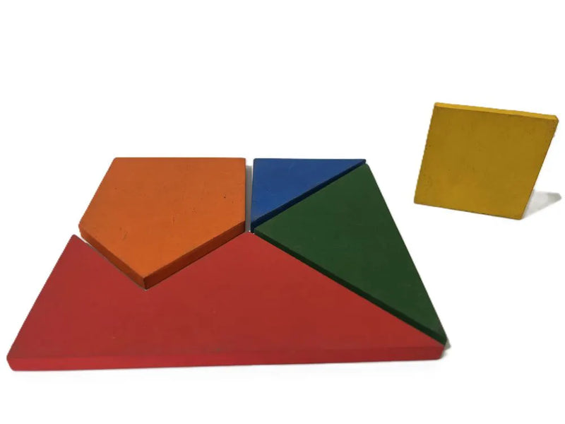 Desafio do Quadrado com 5 Peças de Madeira